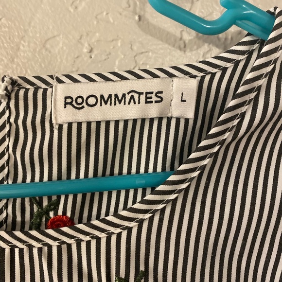 striped blouse with embroidered rose details - Picture 2 of 3